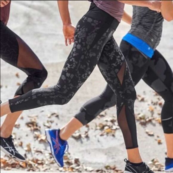 Athleta Moonlight Precision Mesh Floral Camo 7/8 Leggings - Picture 1 of 11
